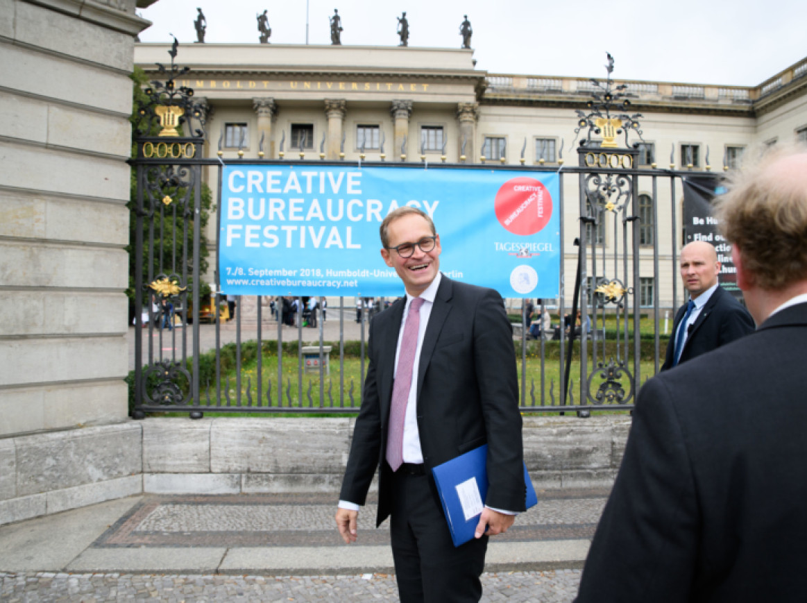 Michael Müller standing outside 